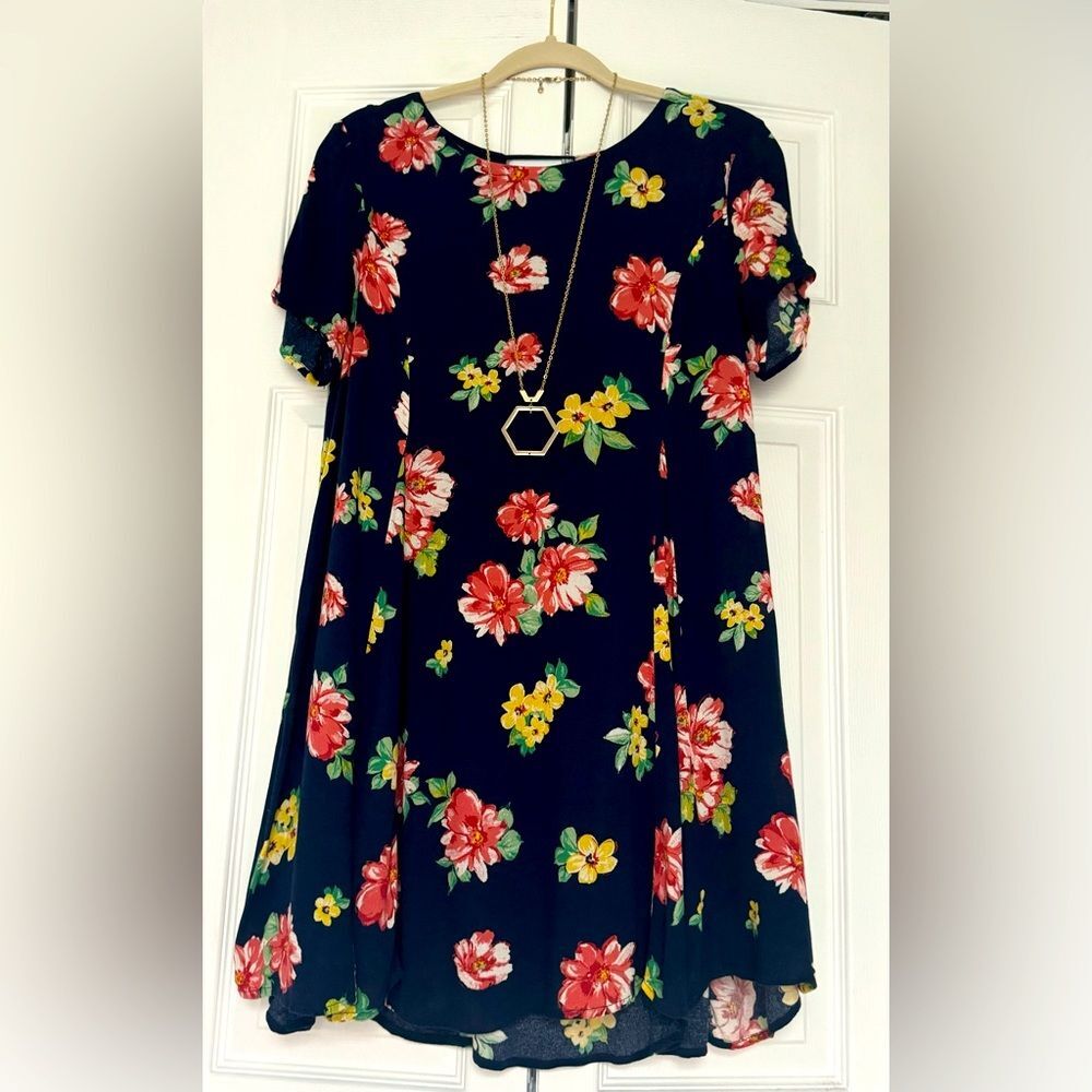 Cute navy Blu Pepper pleated floral dress!